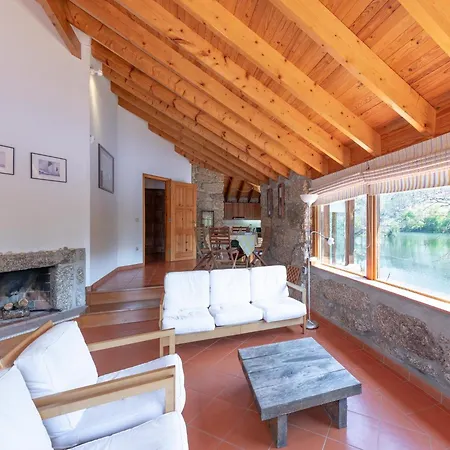 Holiday home Mansion Amidst Vineyards Of Dao Valley, Cleaning Included *