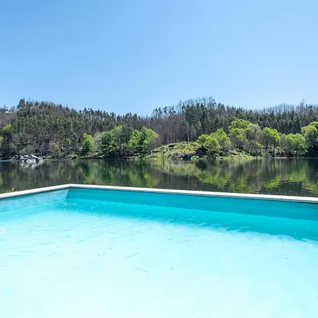 Holiday home Mansion Amidst Vineyards Of Dao Valley, Cleaning Included Treixedo