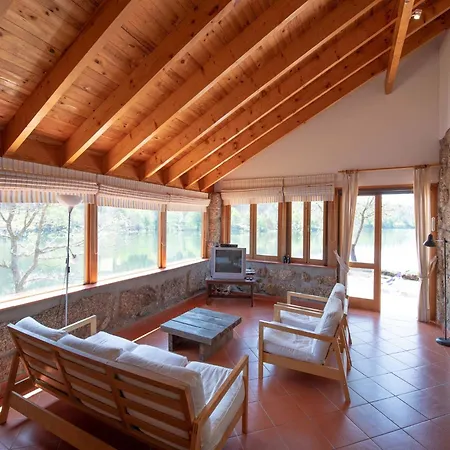 Holiday home Mansion Amidst Vineyards Of Dao Valley, Cleaning Included Treixedo